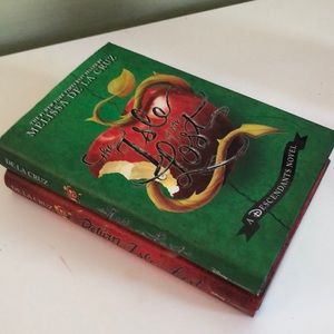 DISNEY DESCENDANTS NOVEL + SEQUEL